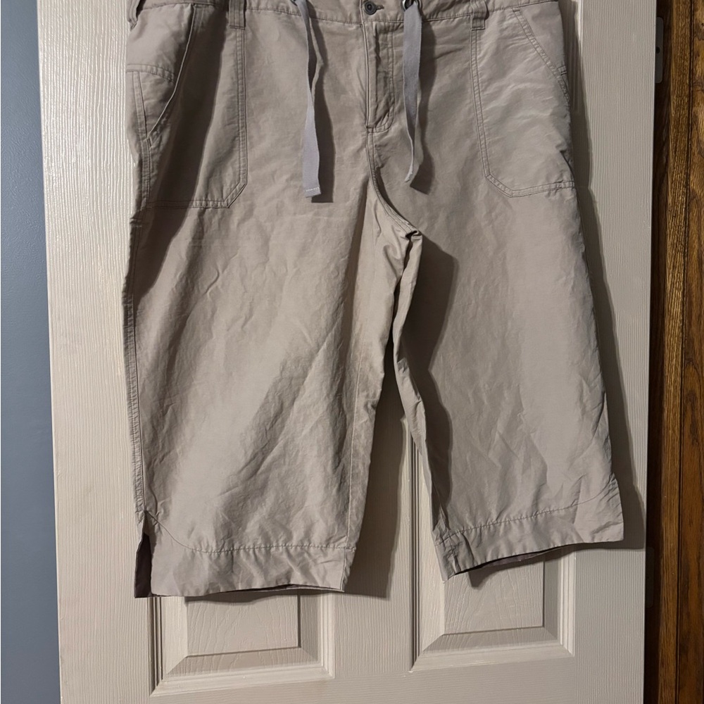 Columbia Tan Capris Lightweight Relaxed Fit
